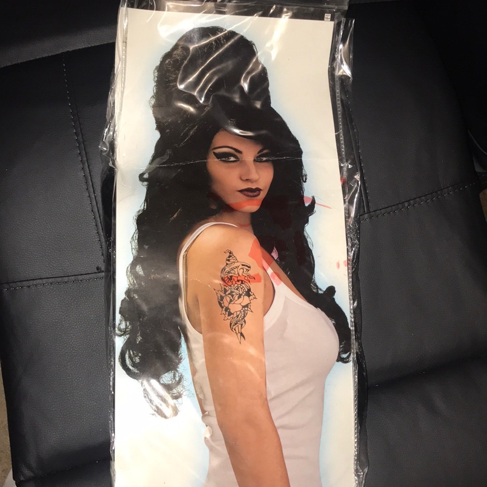 BLACK AMY WINEHOUSE WIG